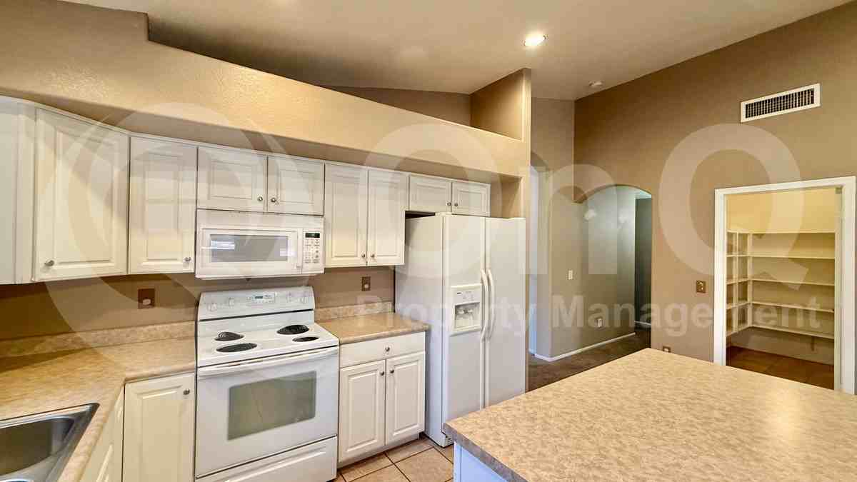 42259 W Chisholm Dr - Photo 4 of 27