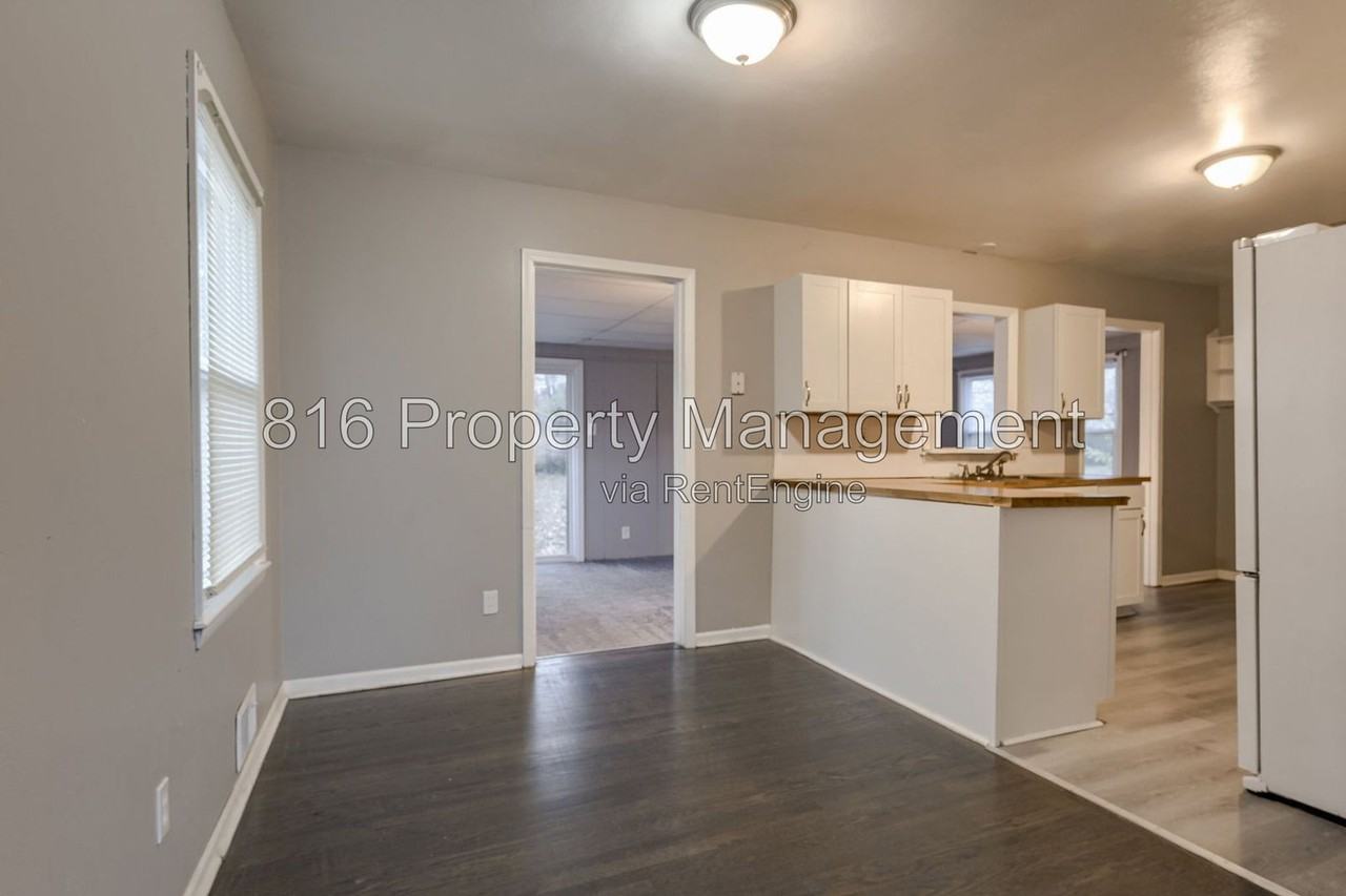 8710 Kentucky Ave - Photo 5 of 23