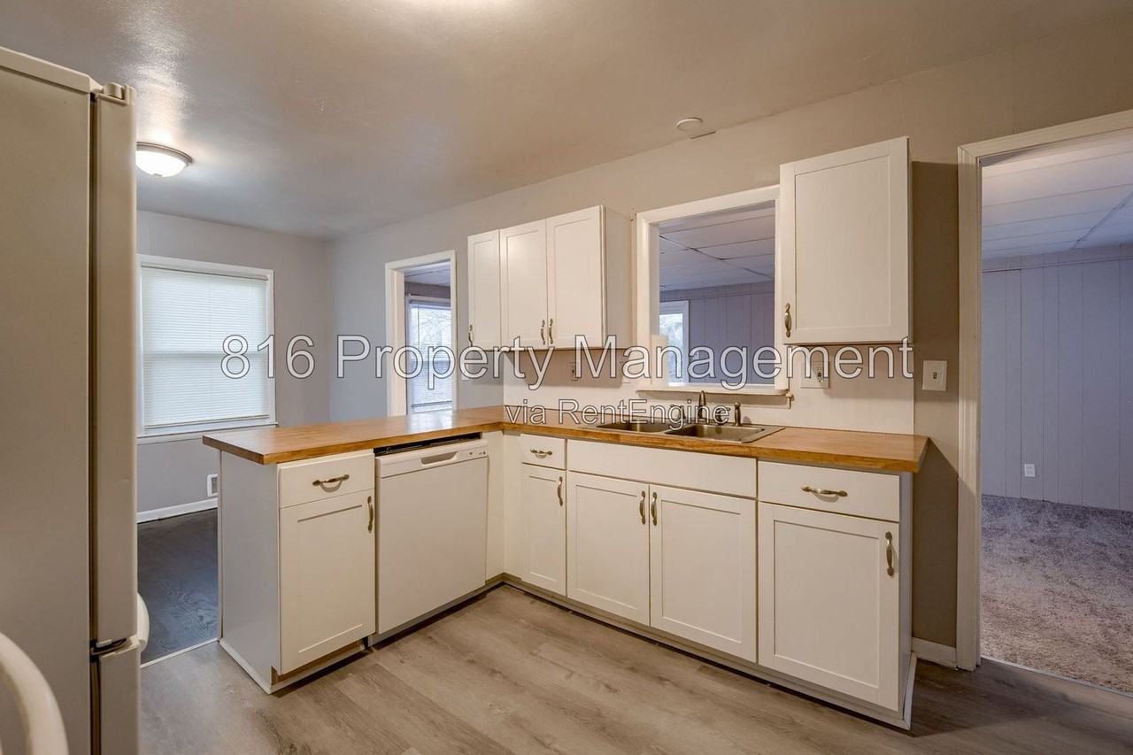 8710 Kentucky Ave - Photo 6 of 23