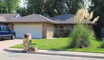 featured image of 204 W 10th St