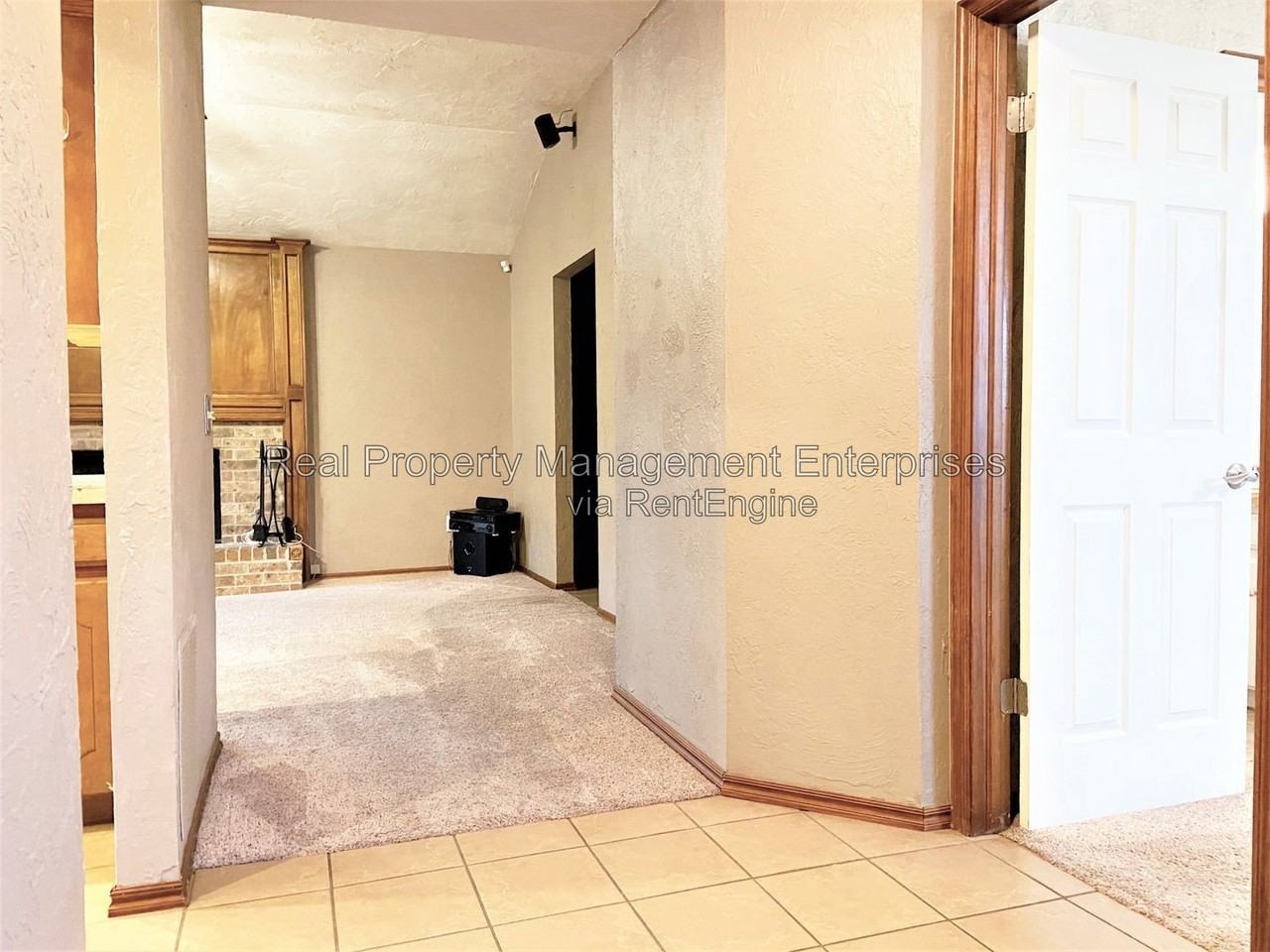 204 W 10th St - Photo 4 of 50