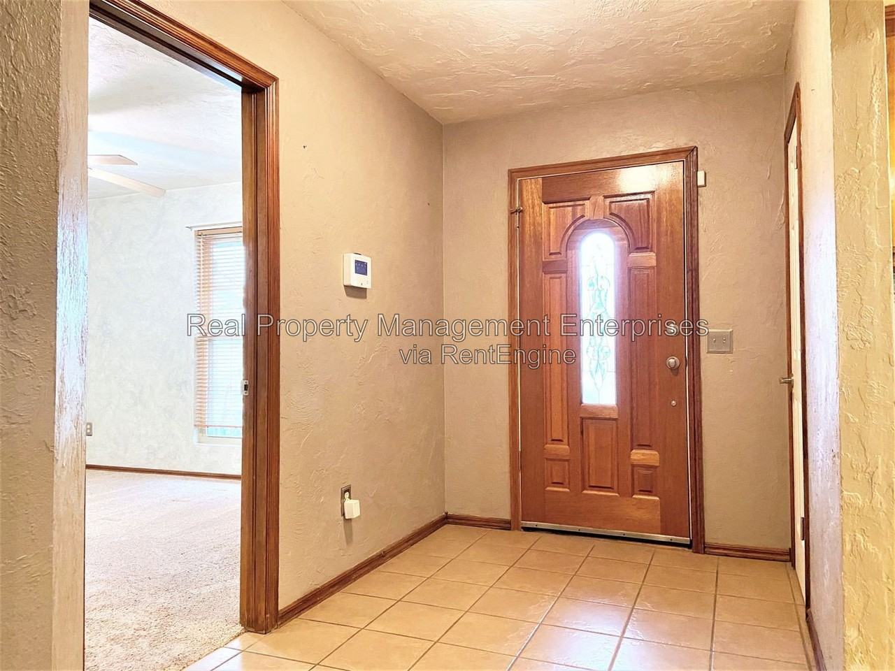 204 W 10th St - Photo 5 of 50
