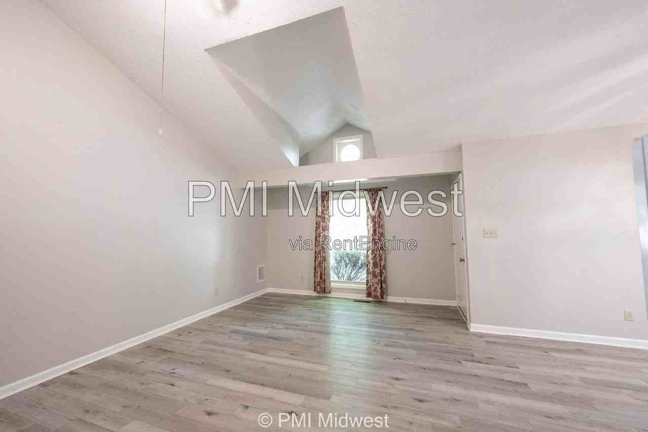 120 E King St - Photo 4 of 24