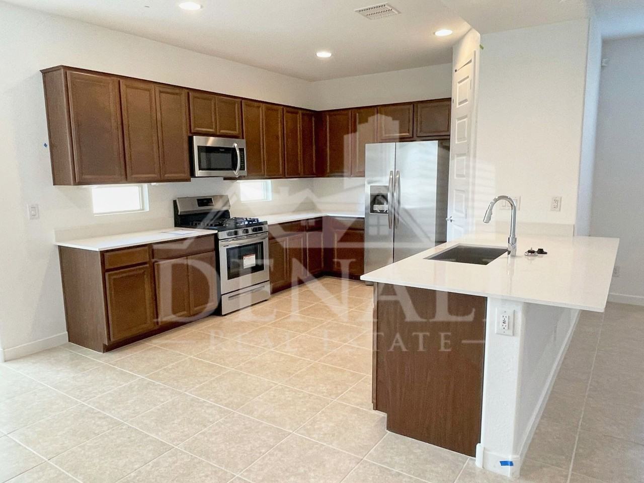 11682 N 188th Dr - Photo 4 of 9