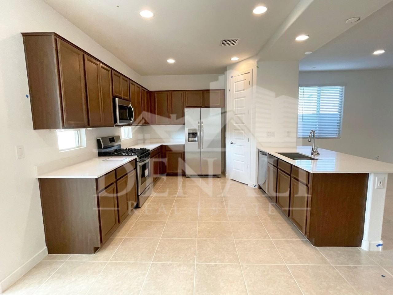 11682 N 188th Dr - Photo 5 of 9