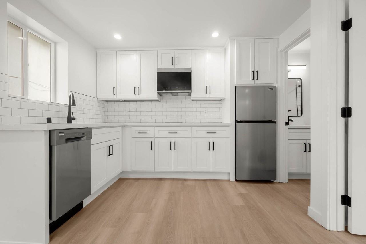 4012 Hillcrest Dr - Photo 3 of 12