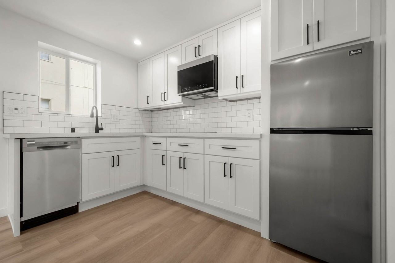 4012 Hillcrest Dr - Photo 5 of 12