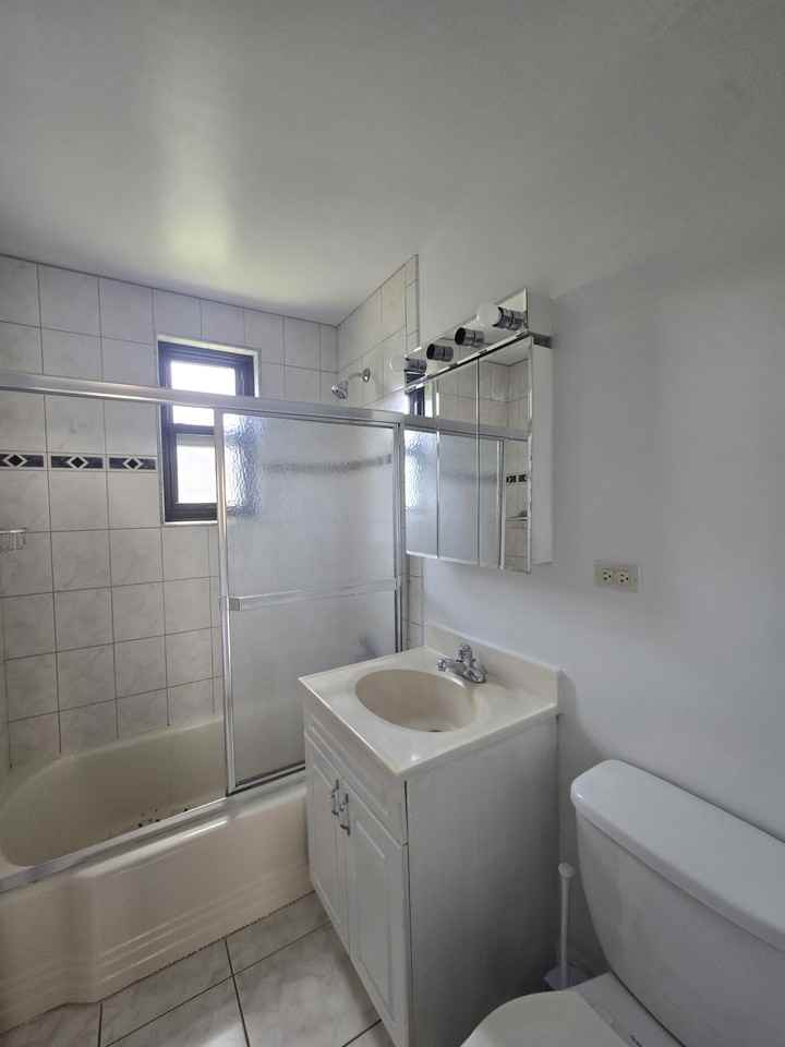 7322 N Ridge Blvd #3W - Photo 3 of 6