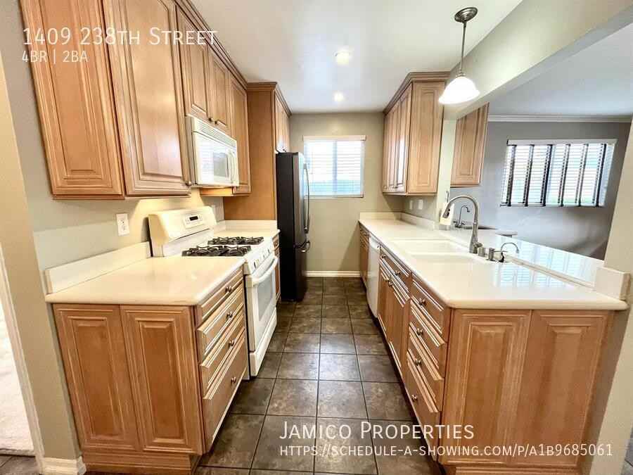1409 238th St - Photo 4 of 28