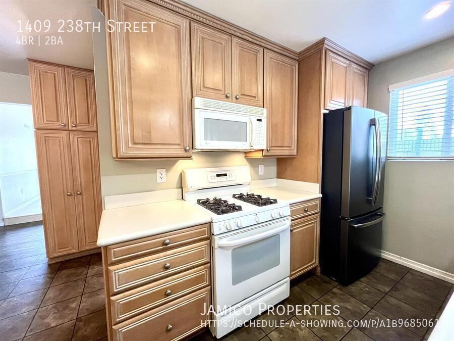 1409 238th St - Photo 6 of 28