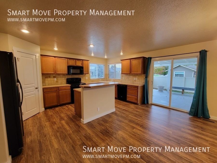 1236 E Pisa St - Photo 6 of 26