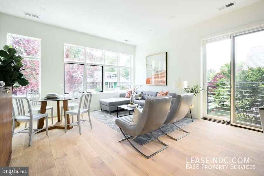 1018 Douglas St Ne #5 - Photo 4 of 22