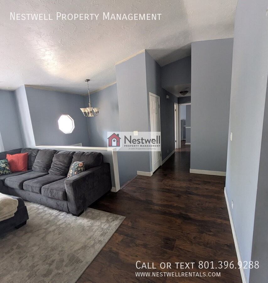 1637 W Crystal Ridge Dr - Photo 2 of 25
