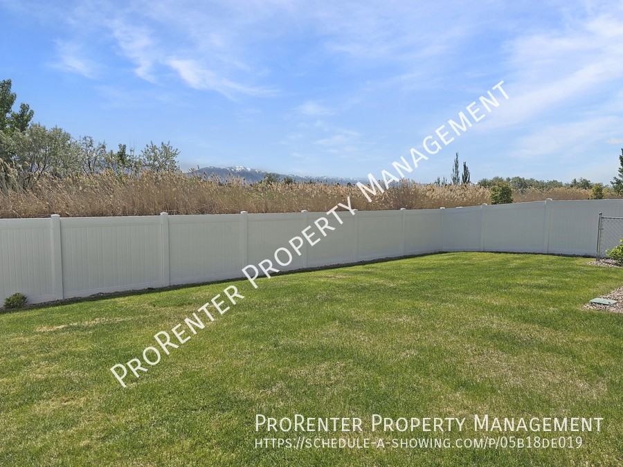 3111 S Edgewater Cv - Photo 3 of 26