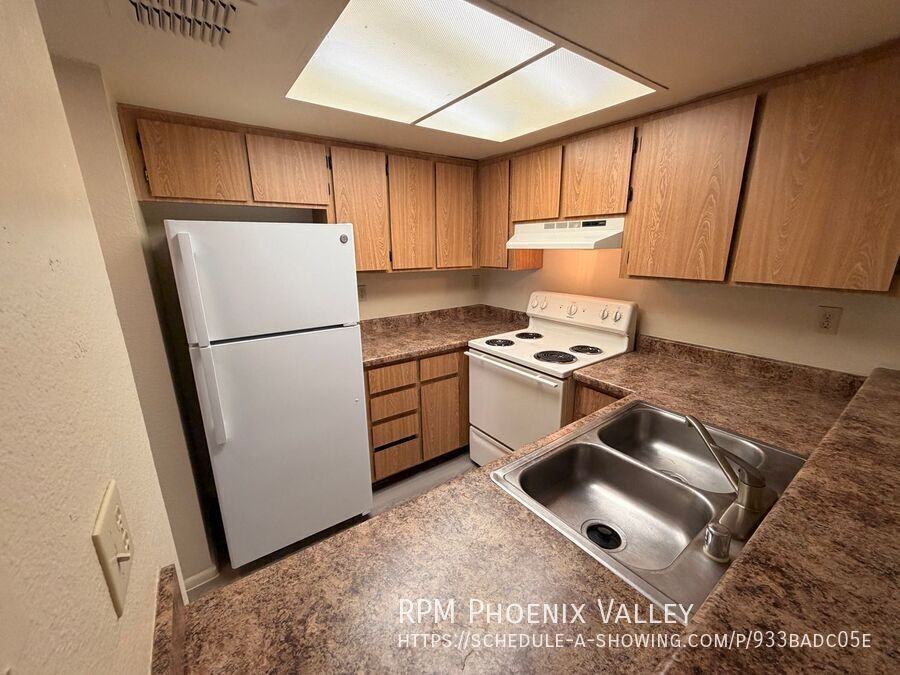 825 S River Dr #146 - Photo 5 of 43