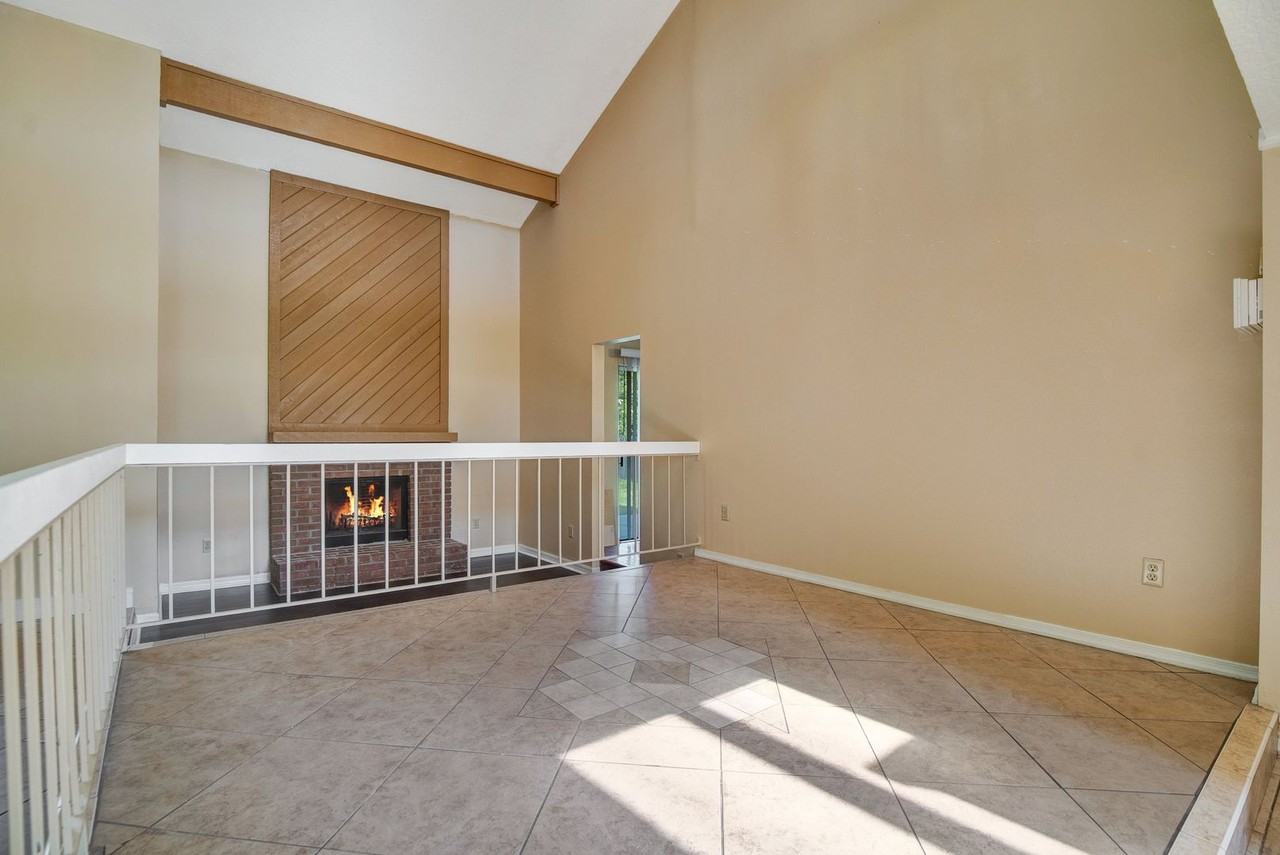 110 N Deerwood Ave - Photo 6 of 18