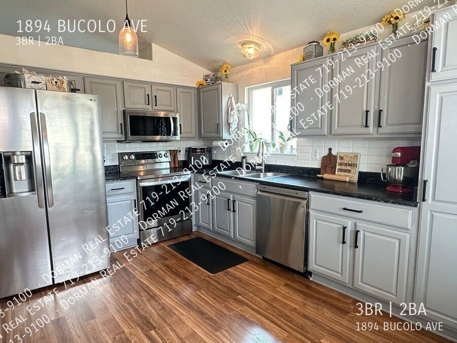 1894 Bucolo Ave - Photo 6 of 20