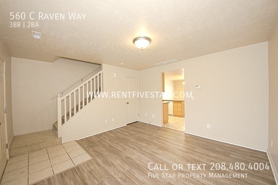 560 Raven Way Apt C - Photo 4 of 17