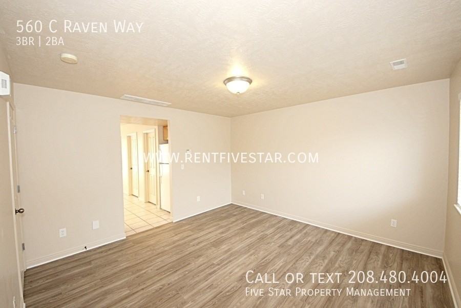 560 Raven Way Apt C - Photo 5 of 17