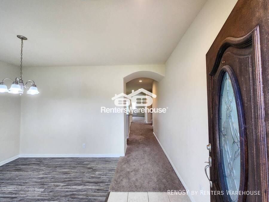 2119 Del Mar Dr - Photo 3 of 26