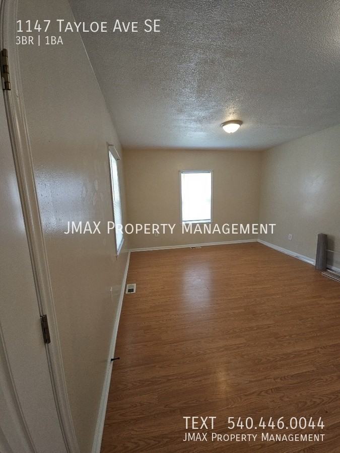 1147 Tayloe Ave Se - Photo 5 of 18