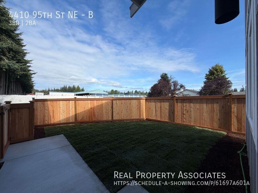 4410 95th St Ne #B - Photo 2 of 11