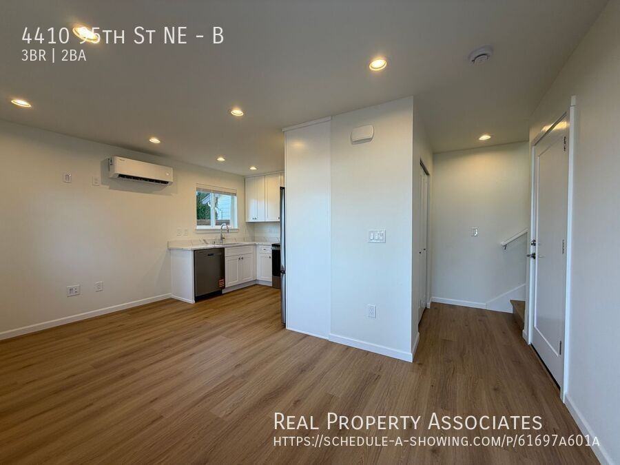 4410 95th St Ne #B - Photo 3 of 11