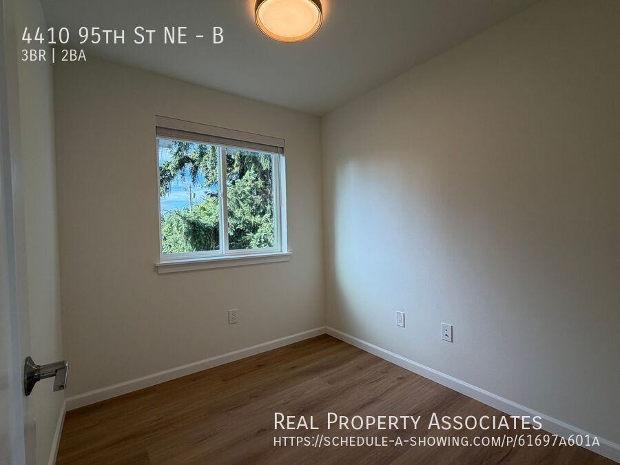 4410 95th St Ne #B - Photo 6 of 11