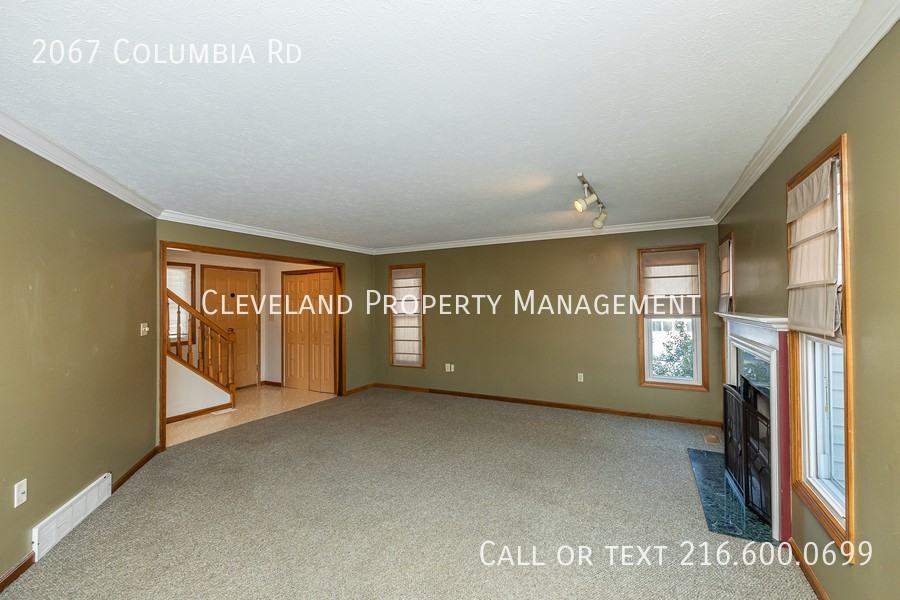 2067 Columbia Rd - Photo 3 of 33