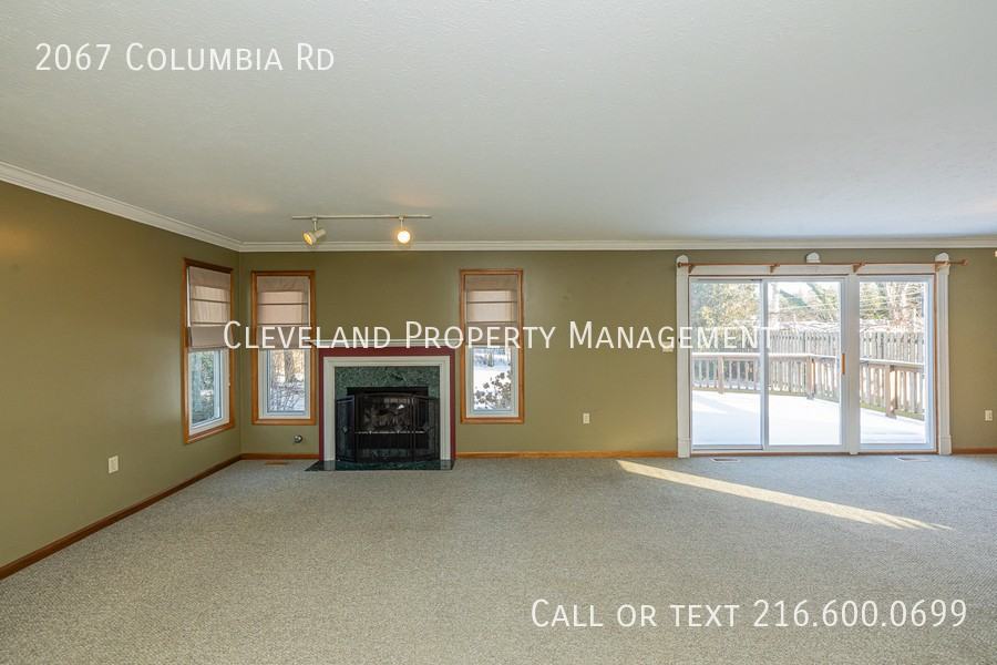 2067 Columbia Rd - Photo 4 of 33