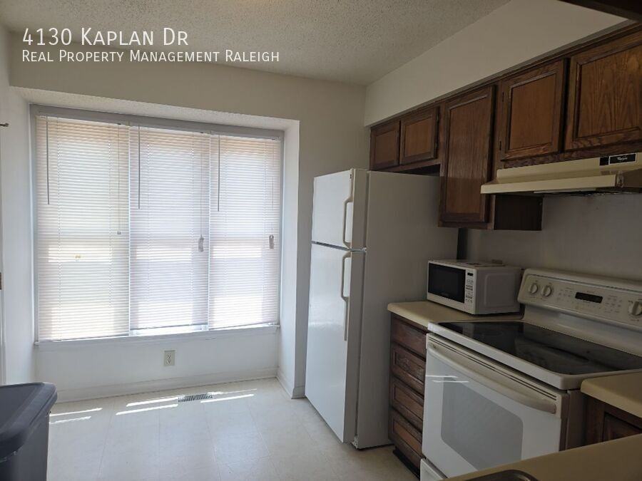 4130 Kaplan Dr - Photo 4 of 13