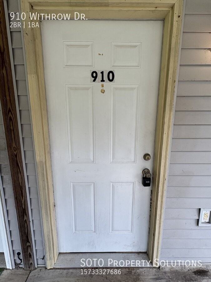 910 Withrow Dr - Photo 2 of 10