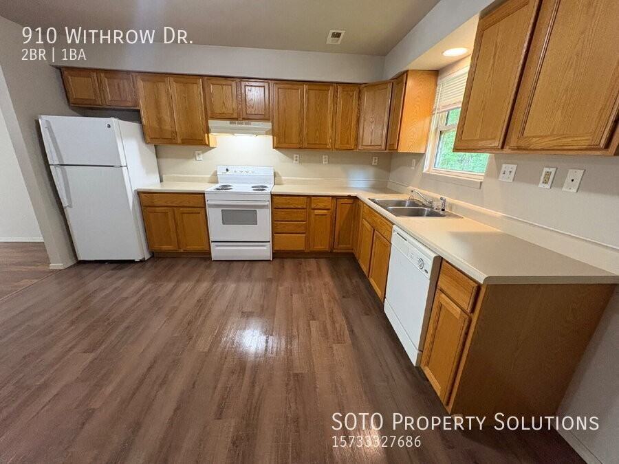 910 Withrow Dr - Photo 5 of 10