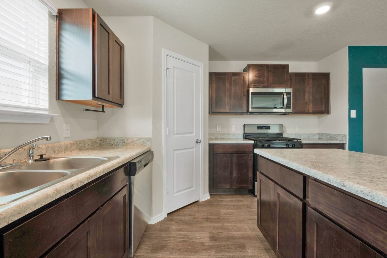 9570 Ranch Loop - Photo 4 of 32