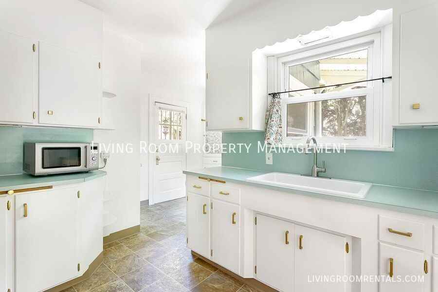 3639 Ne 25th Ave - Photo 7 of 15