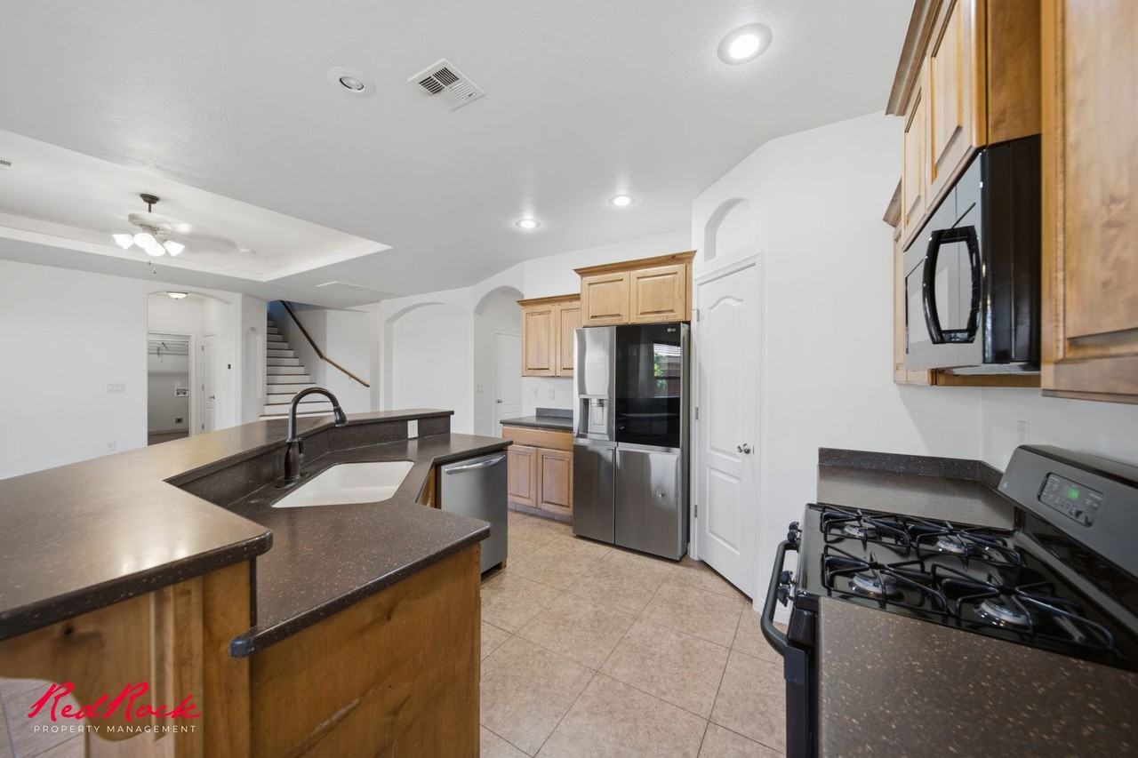 3304 W Palomar - Photo 4 of 41