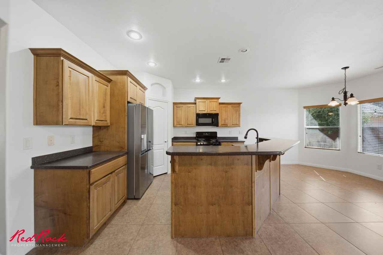 3304 W Palomar - Photo 2 of 41