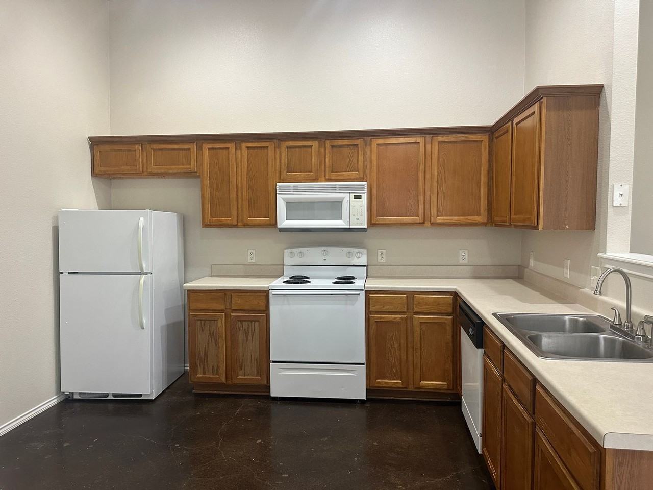 5731 Golf Hts #1 - Photo 4 of 20