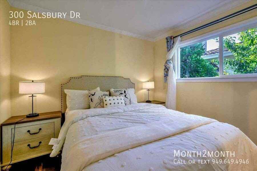 300 Salsbury Dr - Photo 4 of 29