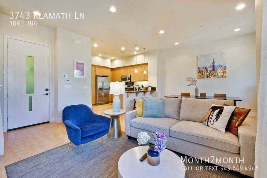 3743 Klamath Ln - Photo 4 of 40