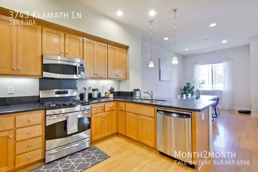 3743 Klamath Ln - Photo 6 of 40