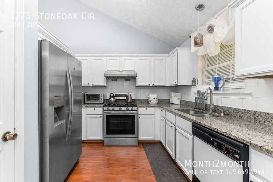 1775 Stoneoak Cir - Photo 5 of 36