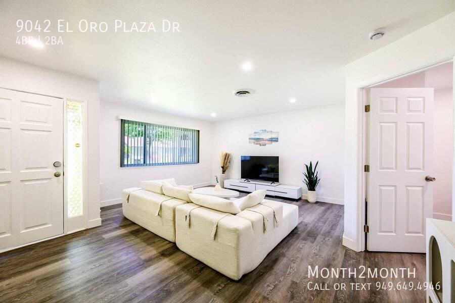9042 El Oro Plaza Dr - Photo 5 of 43