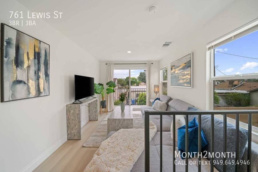 761 Lewis St - Photo 5 of 33