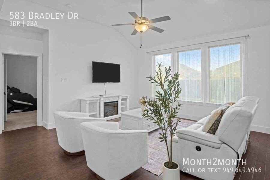 583 Bradley Dr - Photo 2 of 32