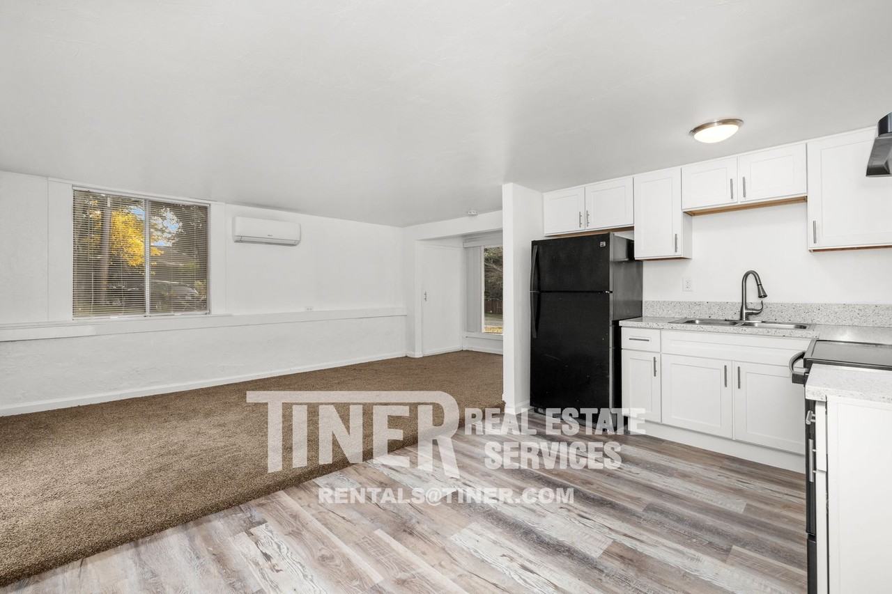 4910 Gastman Way #B - Photo 3 of 22
