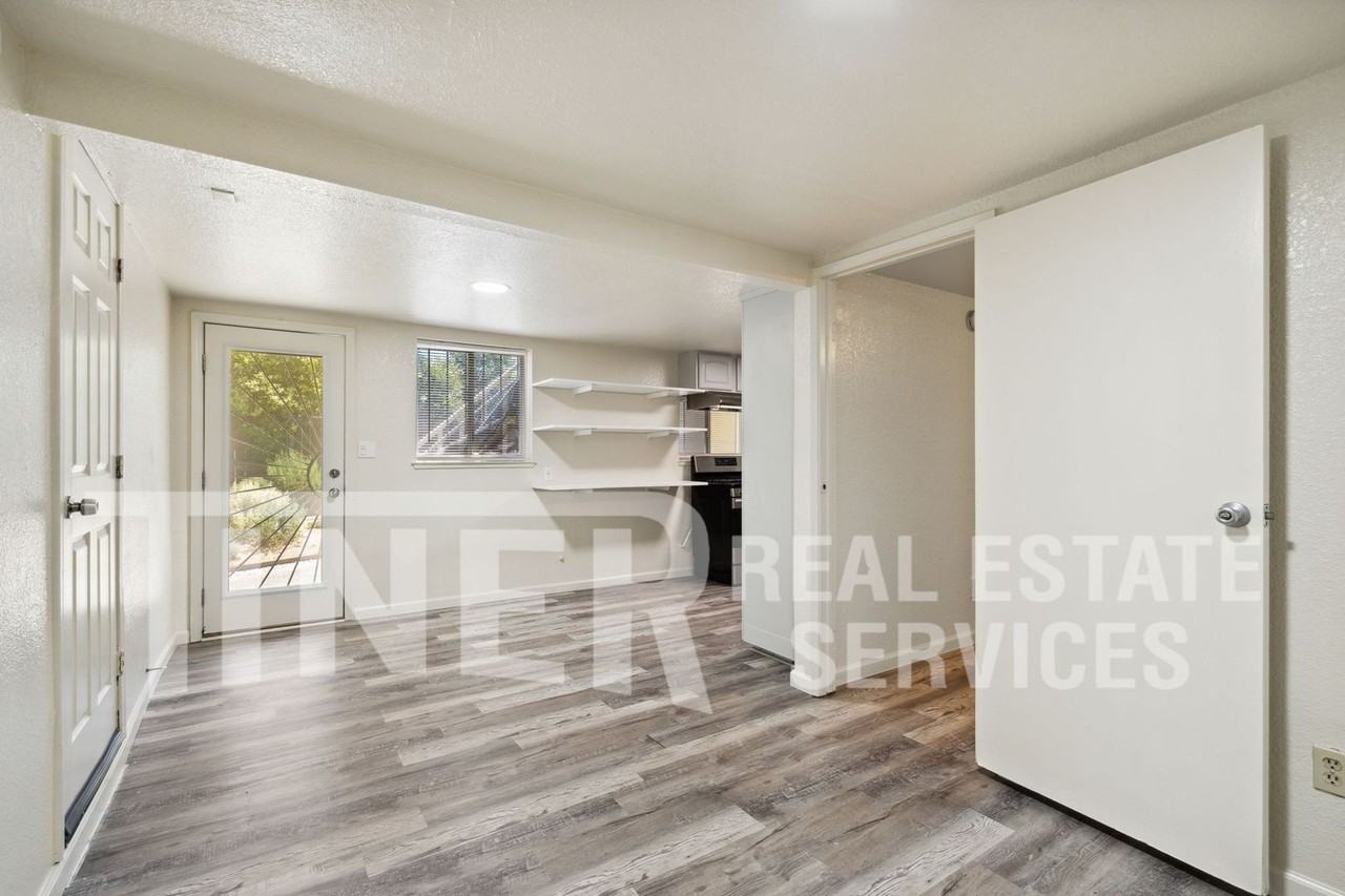 2044 20th Ave #B - Photo 3 of 15