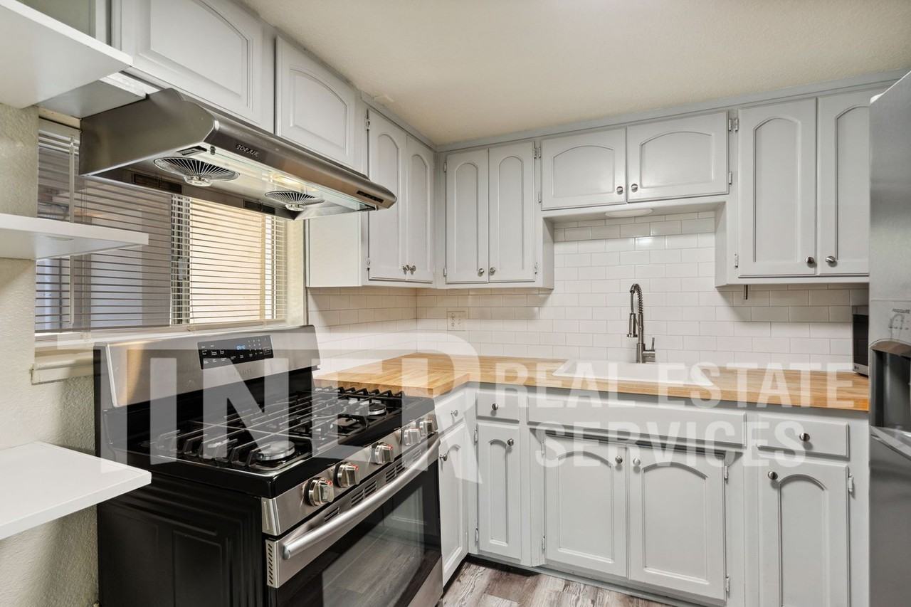 2044 20th Ave #B - Photo 4 of 15