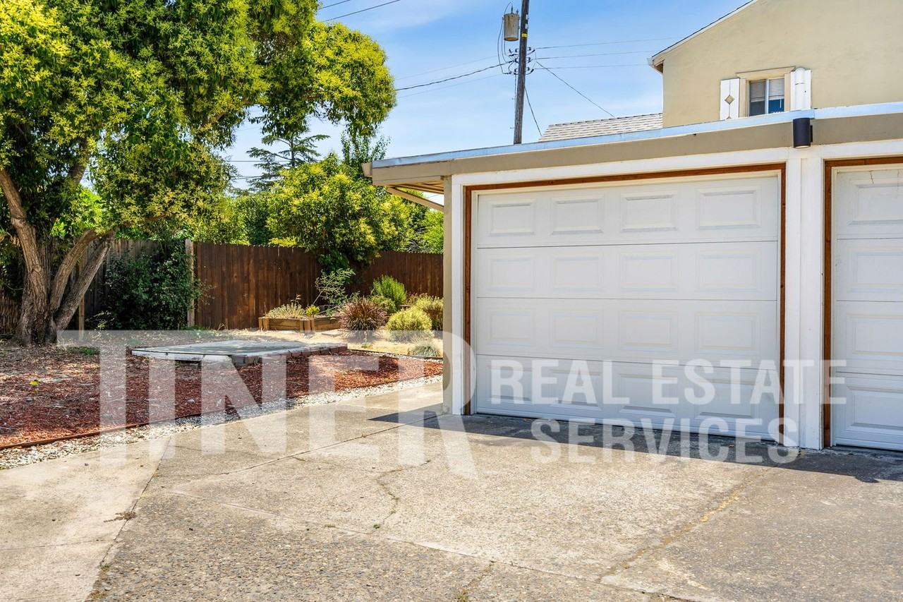 2044 20th Ave #B - Photo 6 of 15