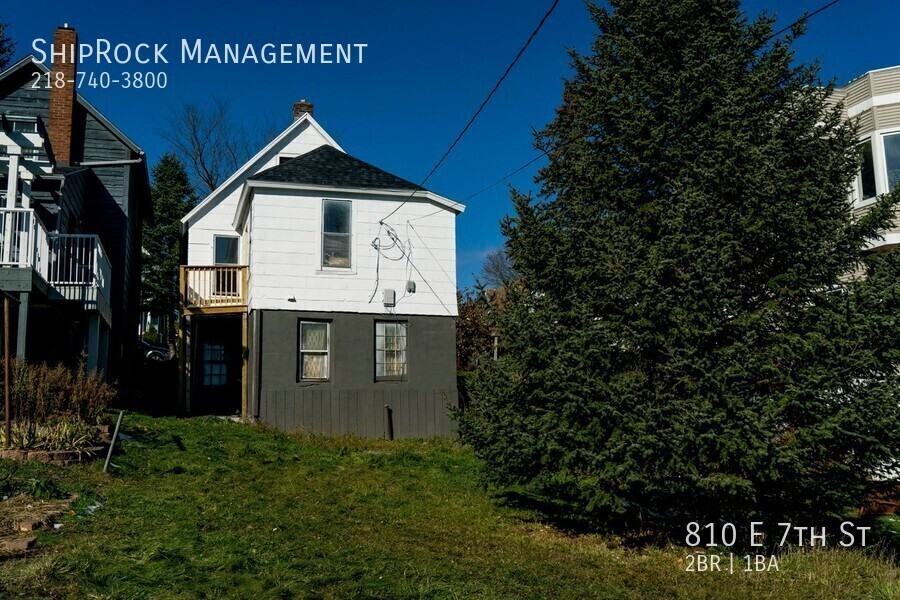 810 E 7th St - Photo 2 of 9